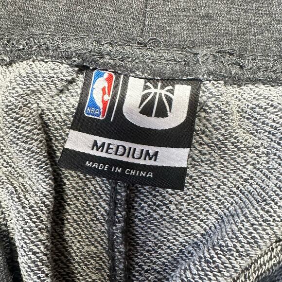 NBA Chicago Bulls Athletic‎ Drawstring Sweatpant Shorts Sz M Gray Red Graphic - Picture 2 of 7